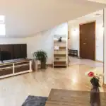 Large Three Bedroom Apartment Summer Only 9